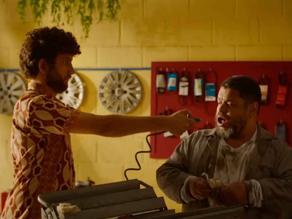 Nova campanha da DS no ar: O carro vai embora... e a saudade do mecânico fica.